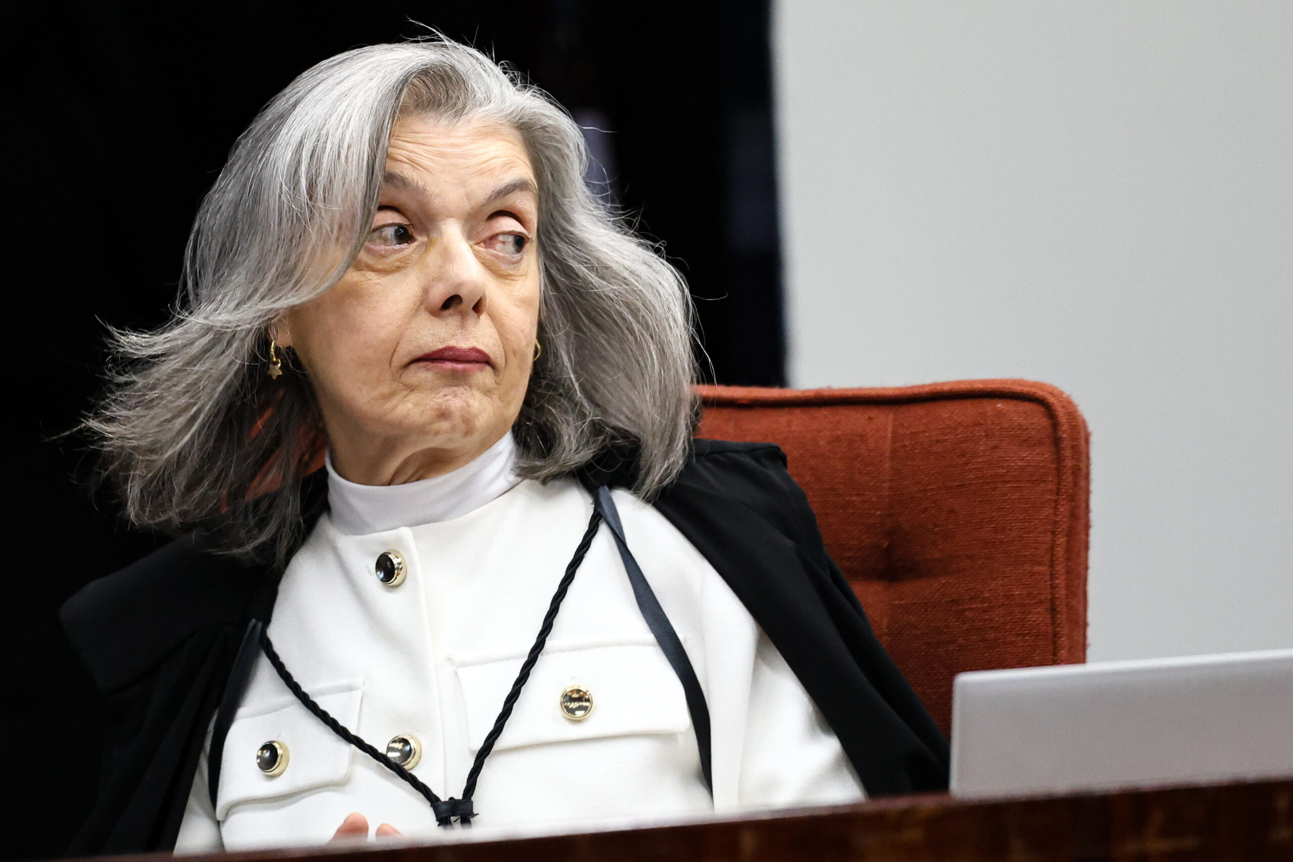 O que diz o livro “História de um crime”, usado como referência por Cármen Lúcia