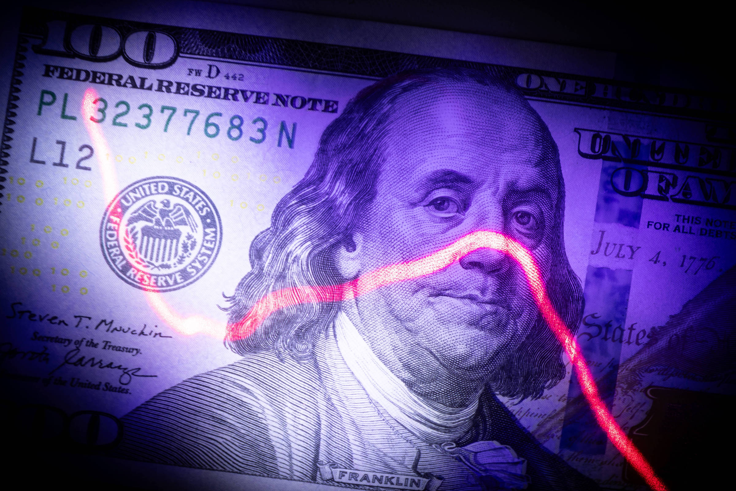 Dólar abre estável à espera de decisões do Fed e BC