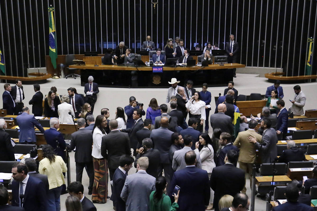 Blindagem revogaria emenda saudada como 'fim da impunidade parlamentar' há 24 anos