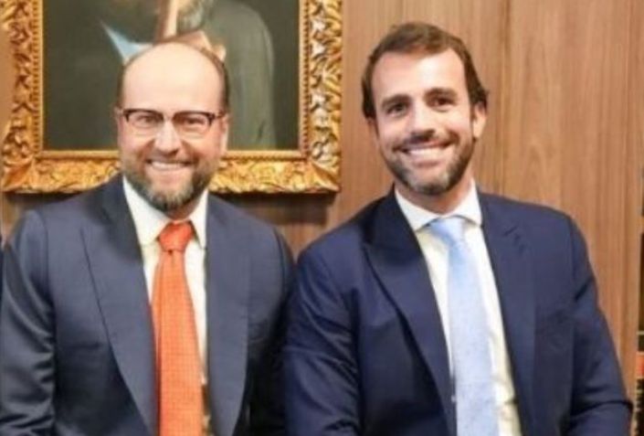 Deputado acusado de violência doméstica exibe ligação com investigado do INSS