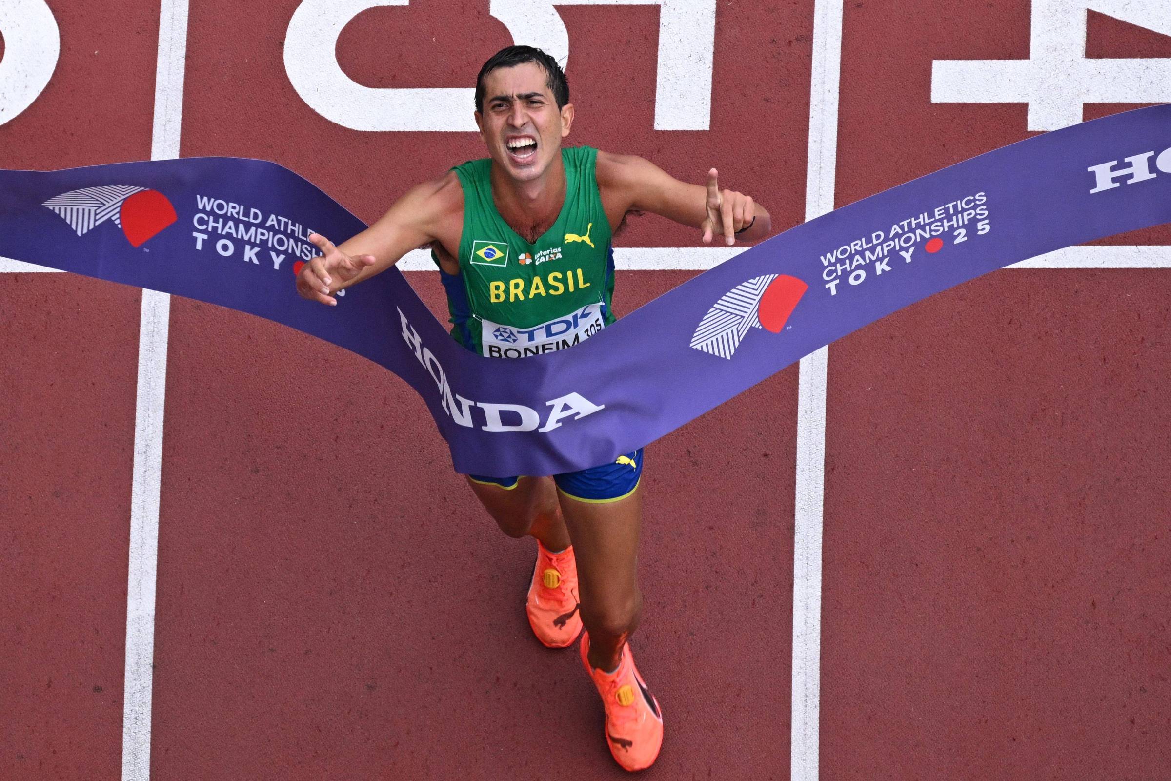 Caio Bonfim conquista o ouro na marcha de 20 km do Mundial