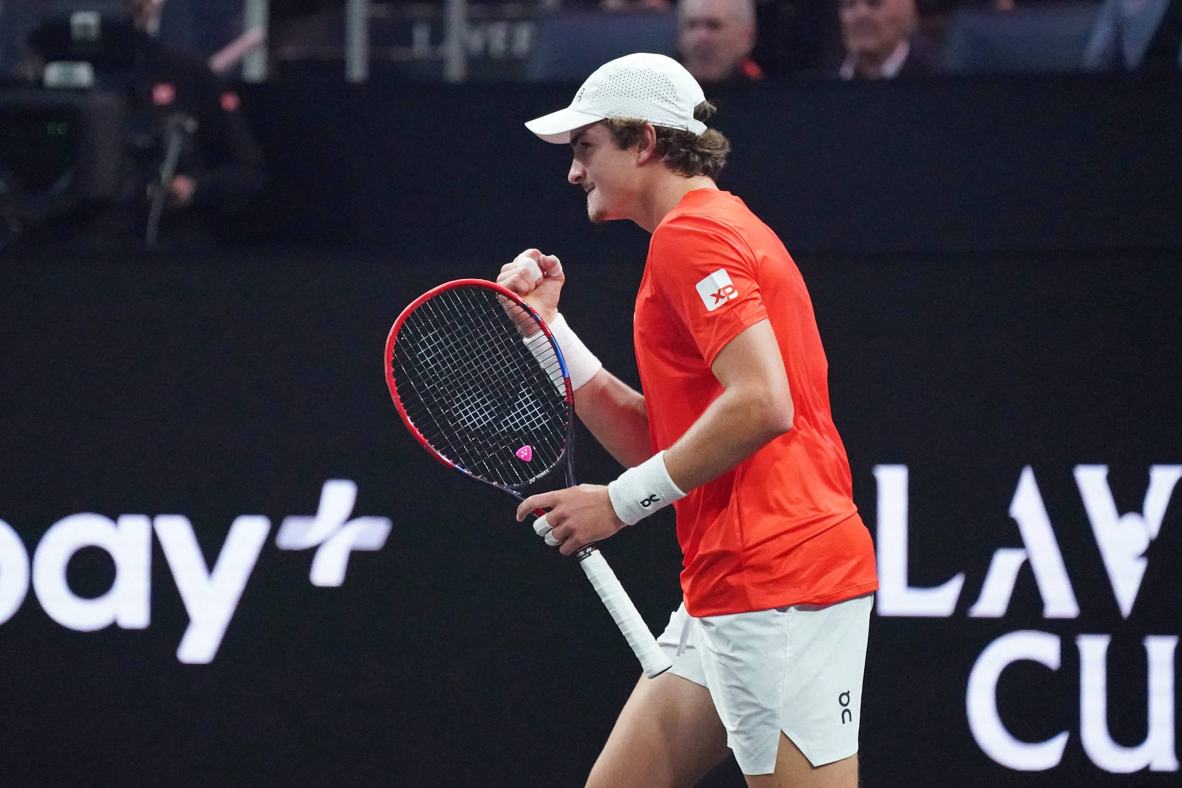 Sob comando e aplausos de Agassi, Fonseca vence italiano na Laver Cup