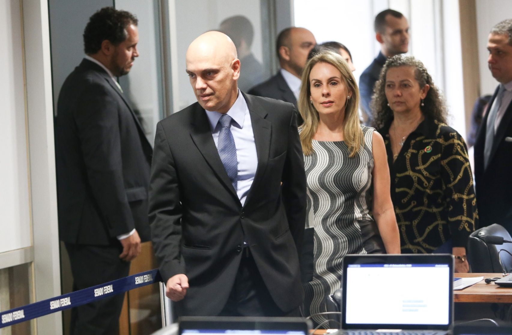 Esposa de Alexandre de Moraes e escritório de advocacia da família são sancionados