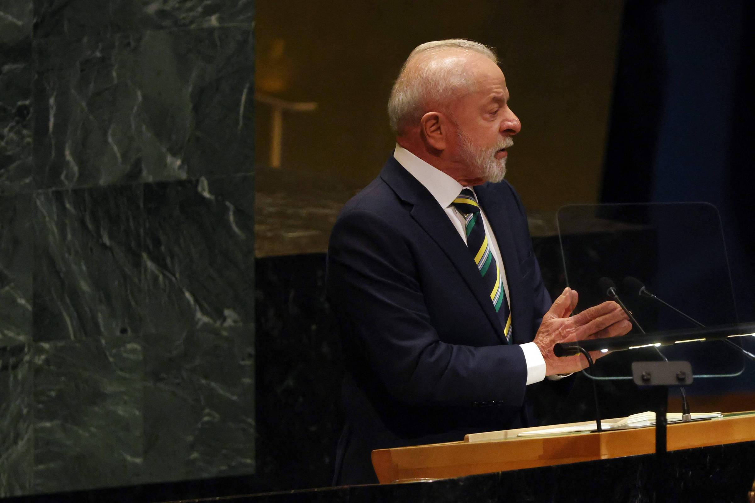 Lula exalta democracia brasileira e dá série de indiretas a Trump em discurso na ONU