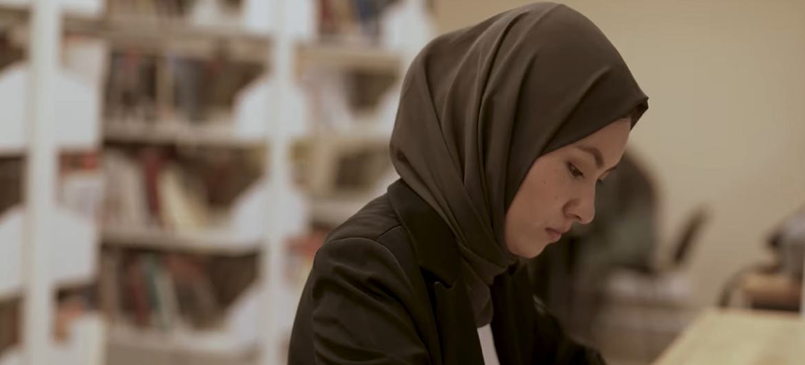 Afeganistão inicia novo ano letivo com quase 400 mil alunas fora da escola