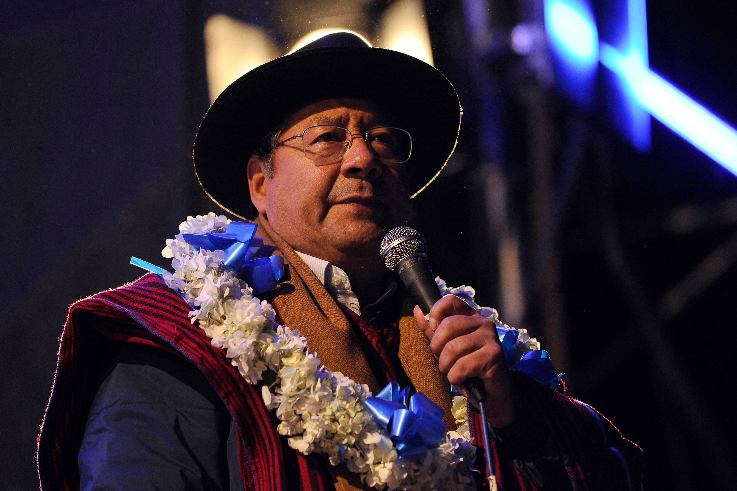 Evo fez pacto com a direita para destruir governo, diz presidente da Bolívia à Folha