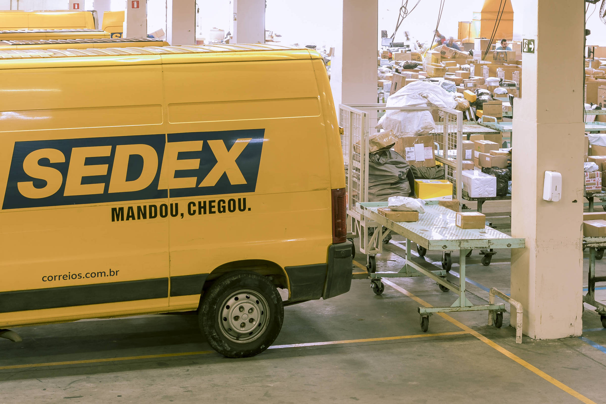 Centrão quer Correios, mas estatal deve continuar com PT