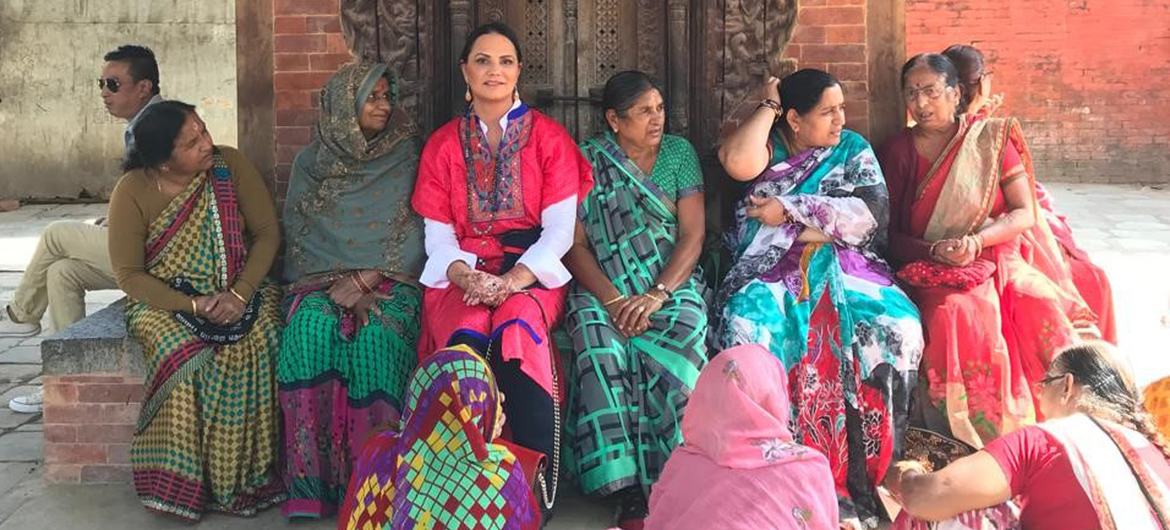 Homens e mulheres devem lutar juntos pela igualdade, diz ativista Luiza Brunet