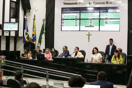 Vereadores aprovam relatório de CPI que indicia Emanuel e Vuolo