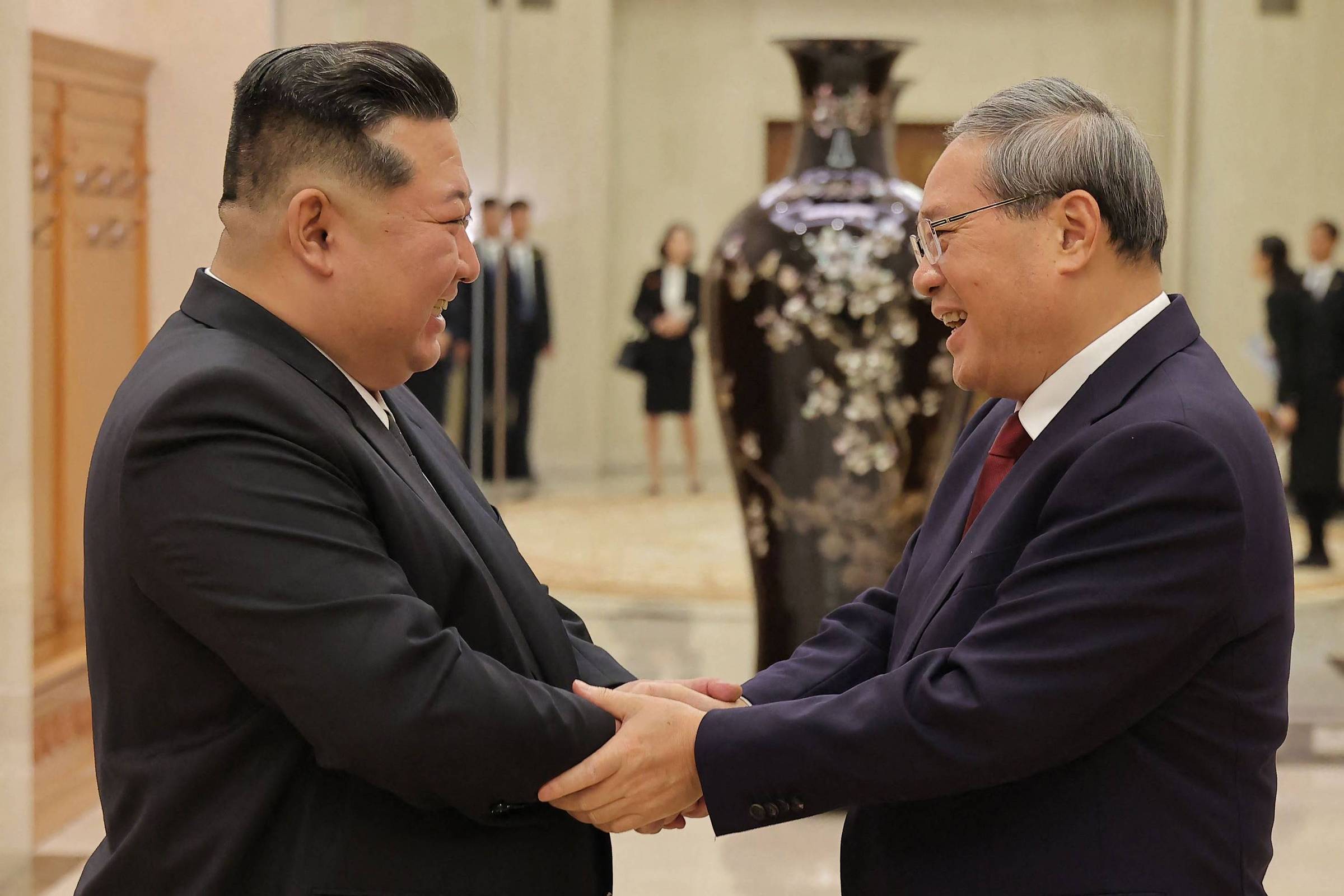 Premiê chinês visita a Coreia do Norte e aprofunda votos de cooperação com Kim Jong-un