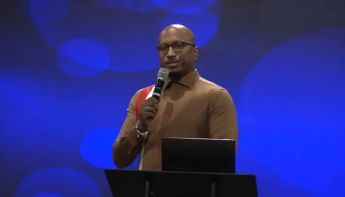 Pastor admite ter gasto dízimos para comprar carros de luxo e acessórios