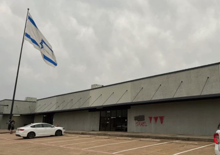 Radicais muçulmanos picham igreja com ofensas a Israel