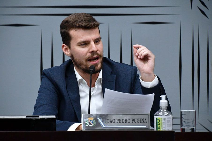 MP investiga vereador por participar de culto durante evento em escola