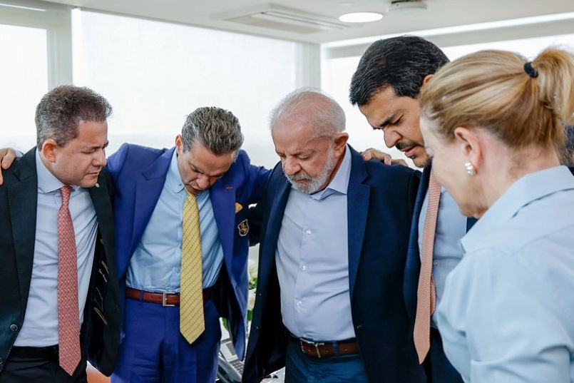 Samuel Ferreira e Cezinha de Madureira visitam Planalto e oram por Lula