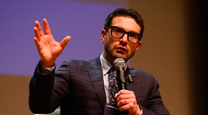 Mais vaidoso, mais radical: por que o filho de George Soros preocupa os conservadores