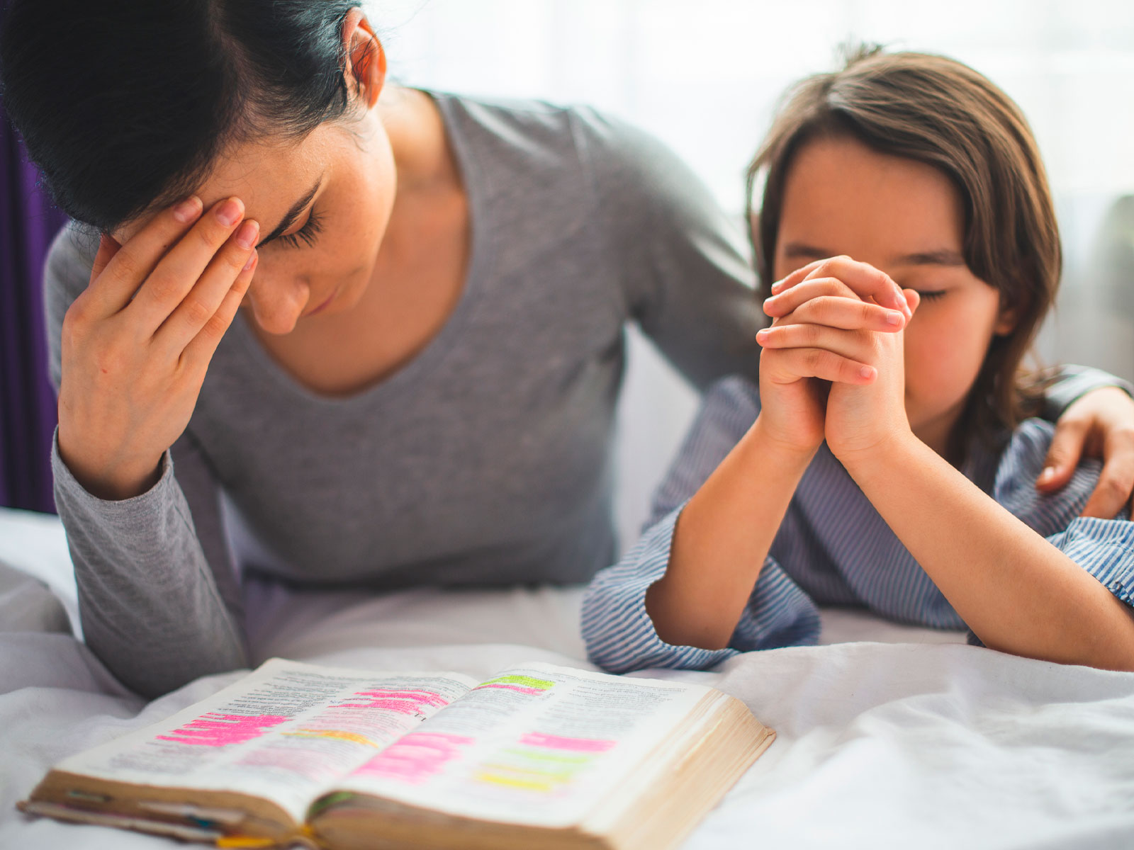 Cientistas apontam que crianças vêm ao mundo com tendência natural a crer em Deus