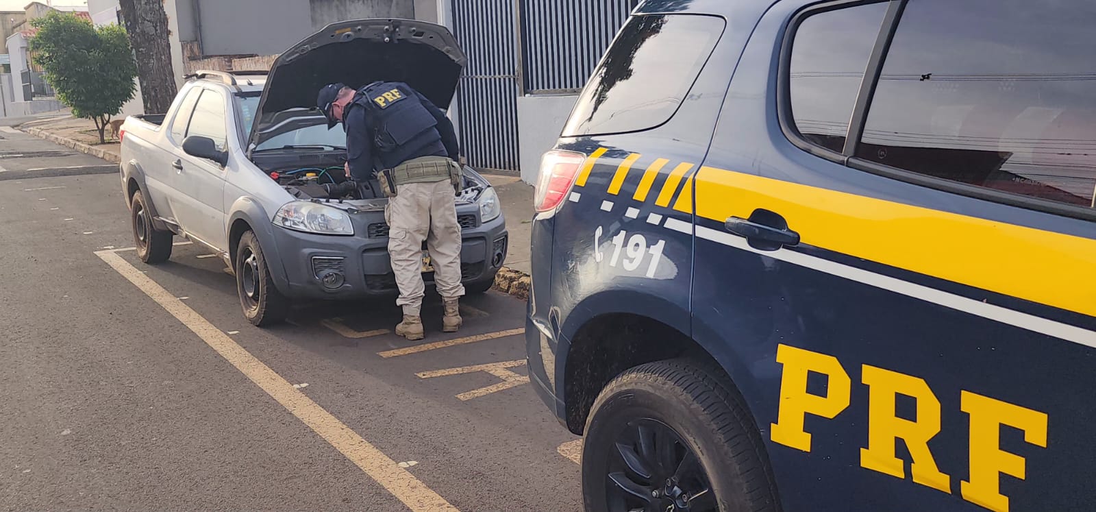 Strada roubada em 2016 é pega pela PRF na BR-376 em Jandaia do Sul
