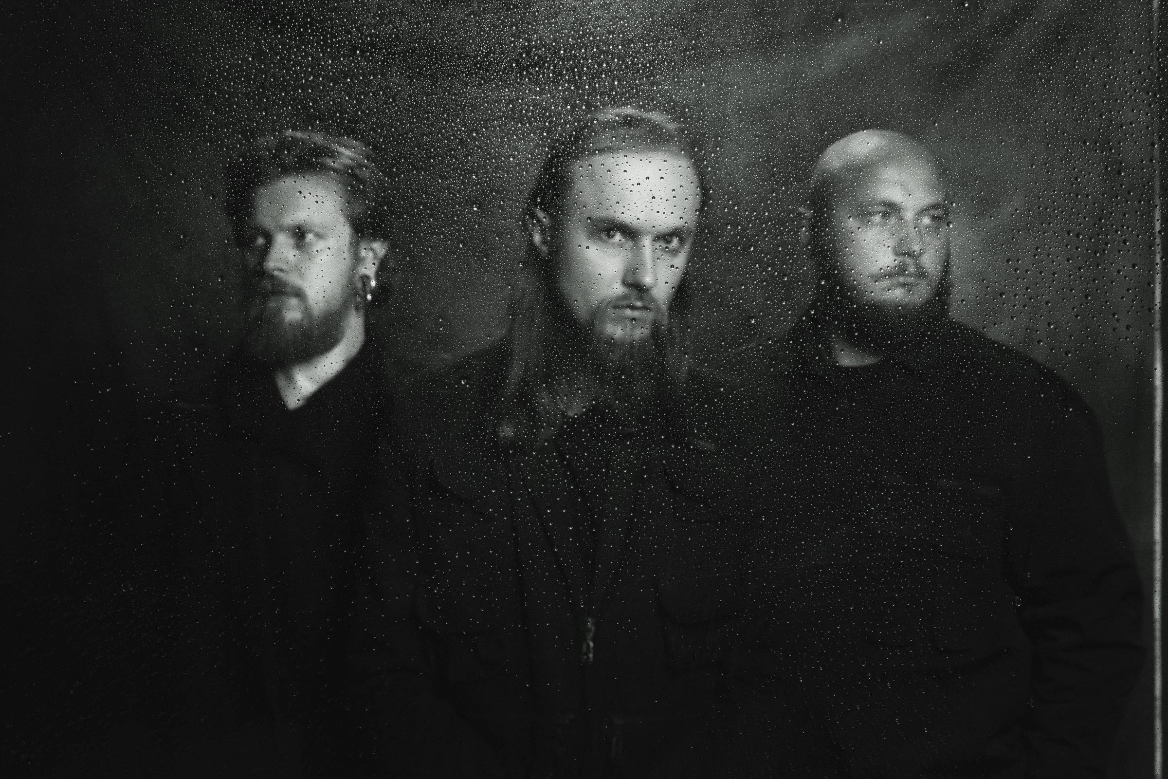 Molchat Doma, que estourou com som gélido cantado em russo, retorna ao Brasil