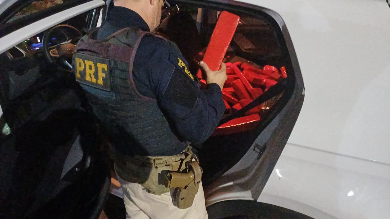 Após fuga pela BR-376, PRF apreende quase 200 kg de maconha em Jandaia