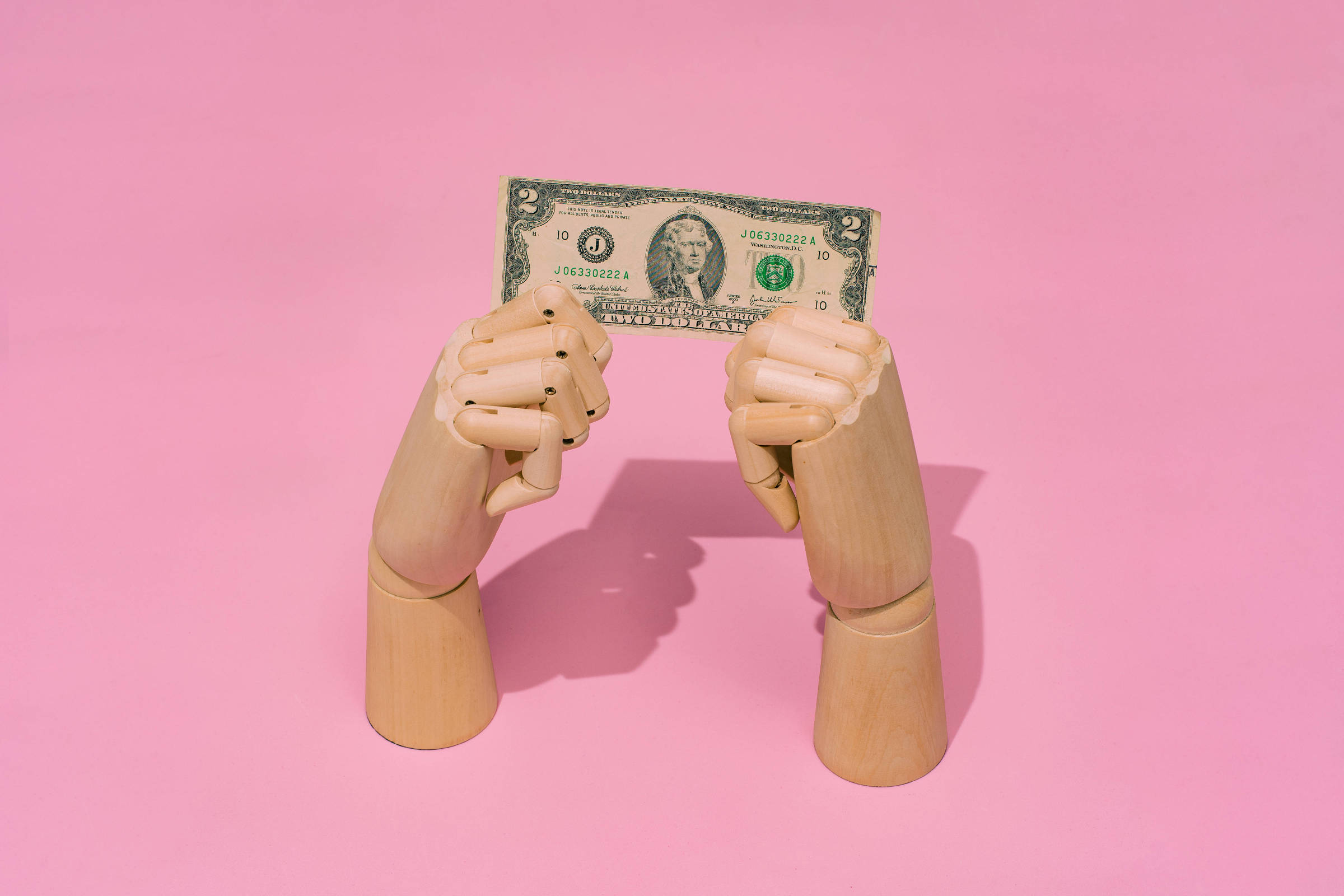 Dólar oscila perto da estabilidade na abertura dos negócios no Brasil