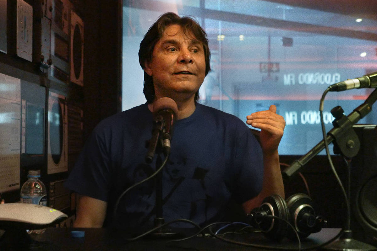 Lô Borges passa por uma traqueostomia e seu estado é grave, afirma hospital