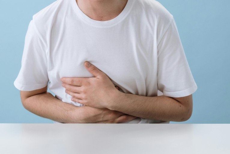 Mais de 60 mil pessoas foram internadas nos primeiros meses de 2025 por intoxicações alimentares