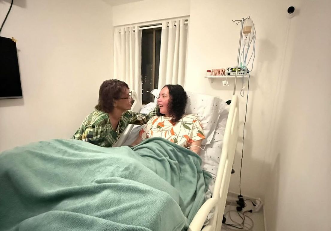 Irmã divulga foto de Amanda Wanessa já na casa dos pais após decisão da Justiça