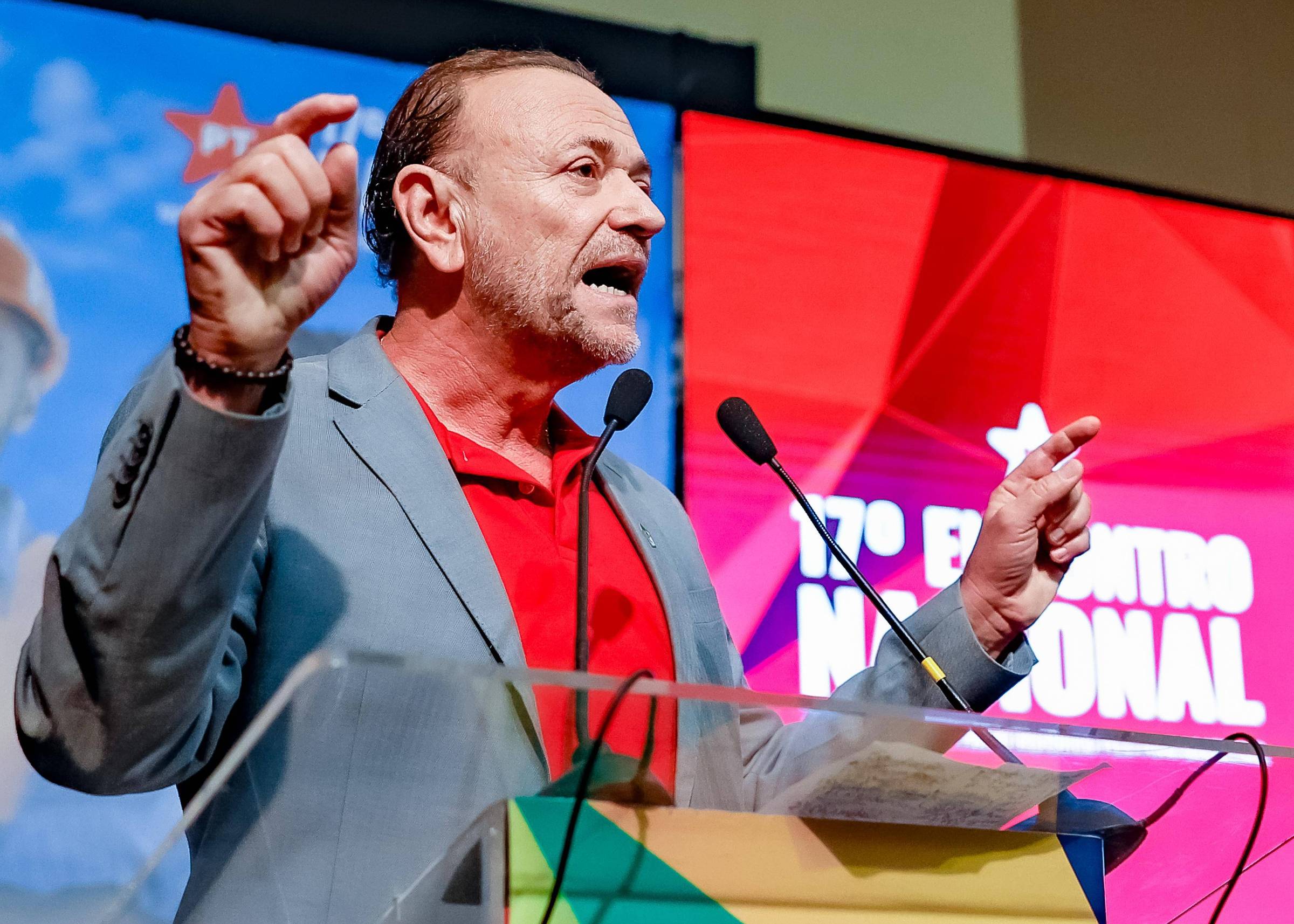 Não recuo um milímetro em caracterizar Trump como fascista, diz presidente do PT