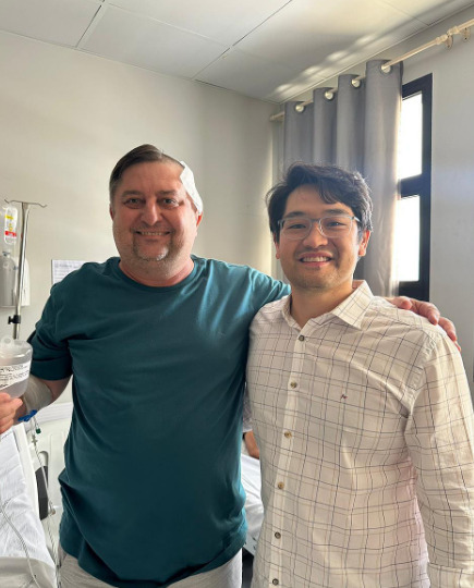 Neurocirurgia inédita com paciente acordado é realizada no Providência