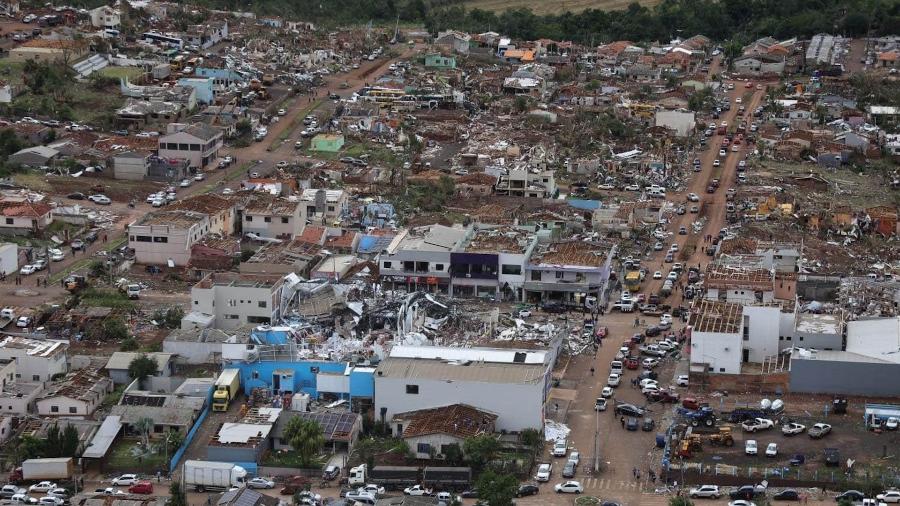 Igreja monta tenda e faz doações para vítimas de tornado que arrasou município do Paraná