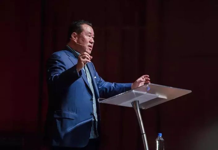 Pastor anuncia candidatura ao governo para ‘reformar e avivar’ a Califórnia