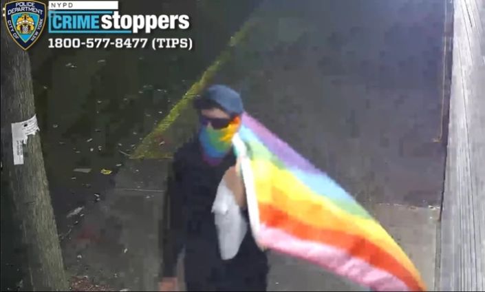 Ativista LGBT que vandalizou 3 igrejas em Nova York é procurado pela Polícia