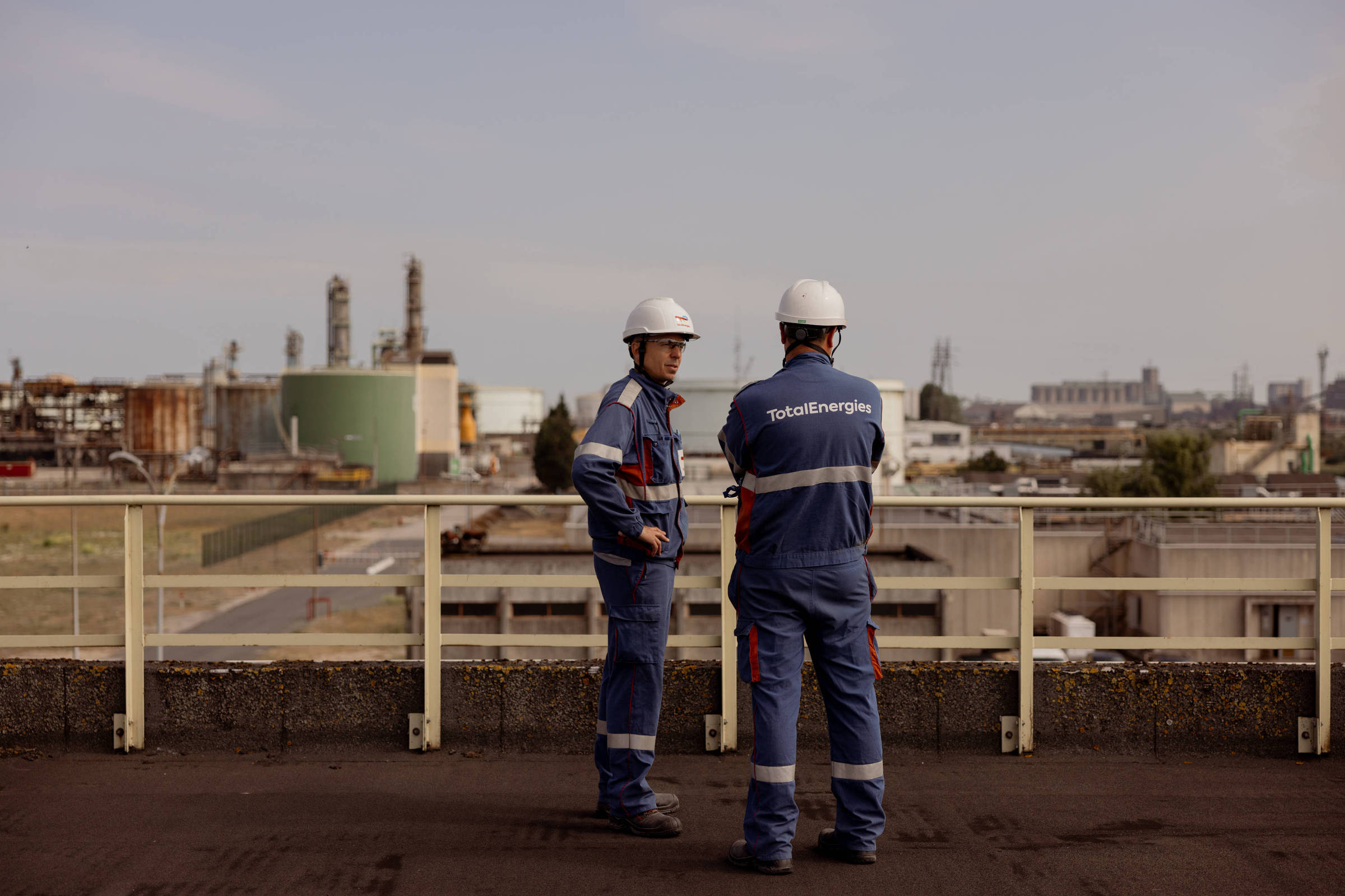 Empresas de energia voltam aos combustíveis fósseis, dez anos após Acordo de Paris