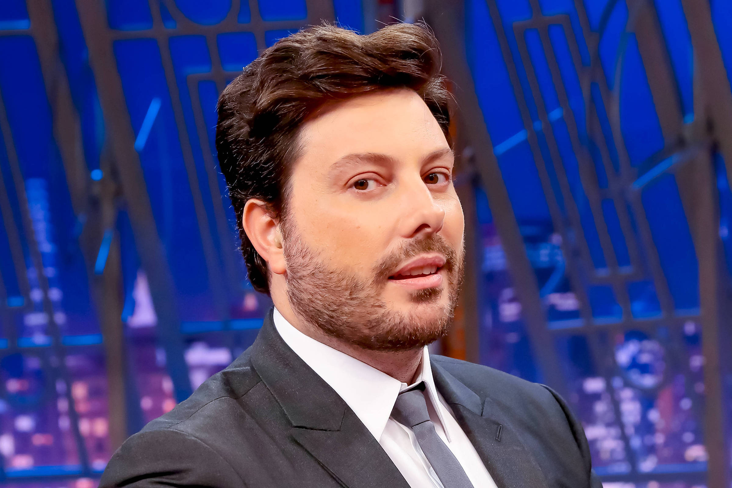 Danilo Gentili encaminha renovação de contrato e deve continuar no SBT em 2026