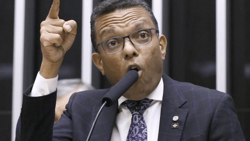 Otoni de Paula critica operação no RJ e cita supostos inocentes mortos: “Nunca portaram fuzis”