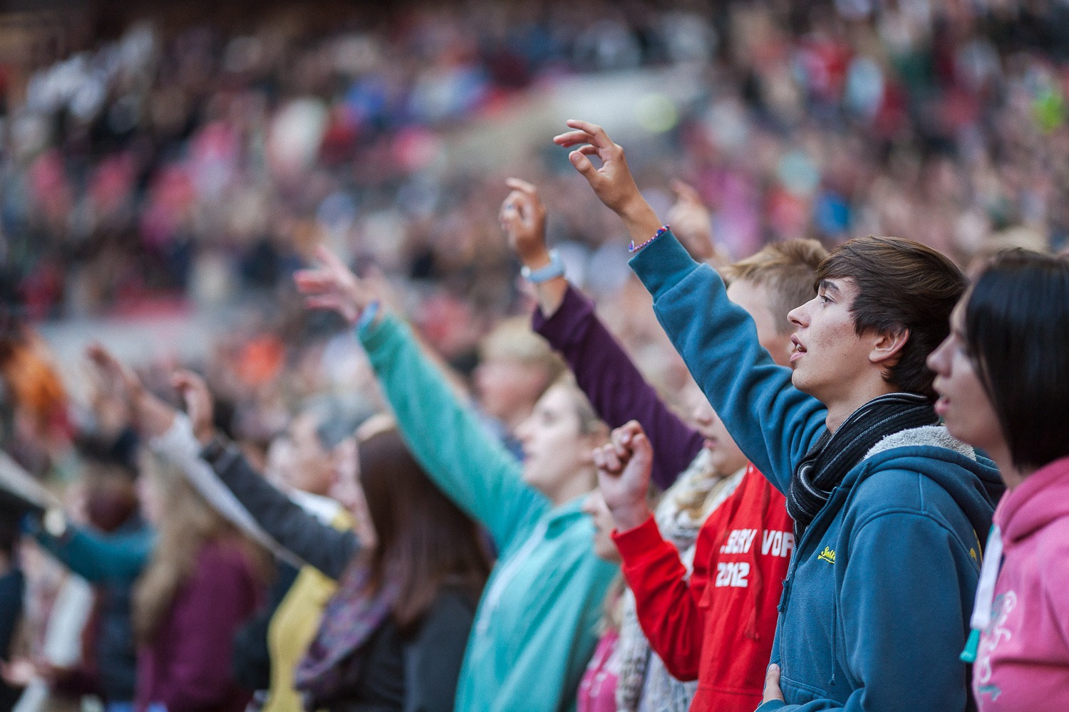 Cristãos farão vigília de oração internacional por 2026: ‘Um convite para buscarmos juntos’