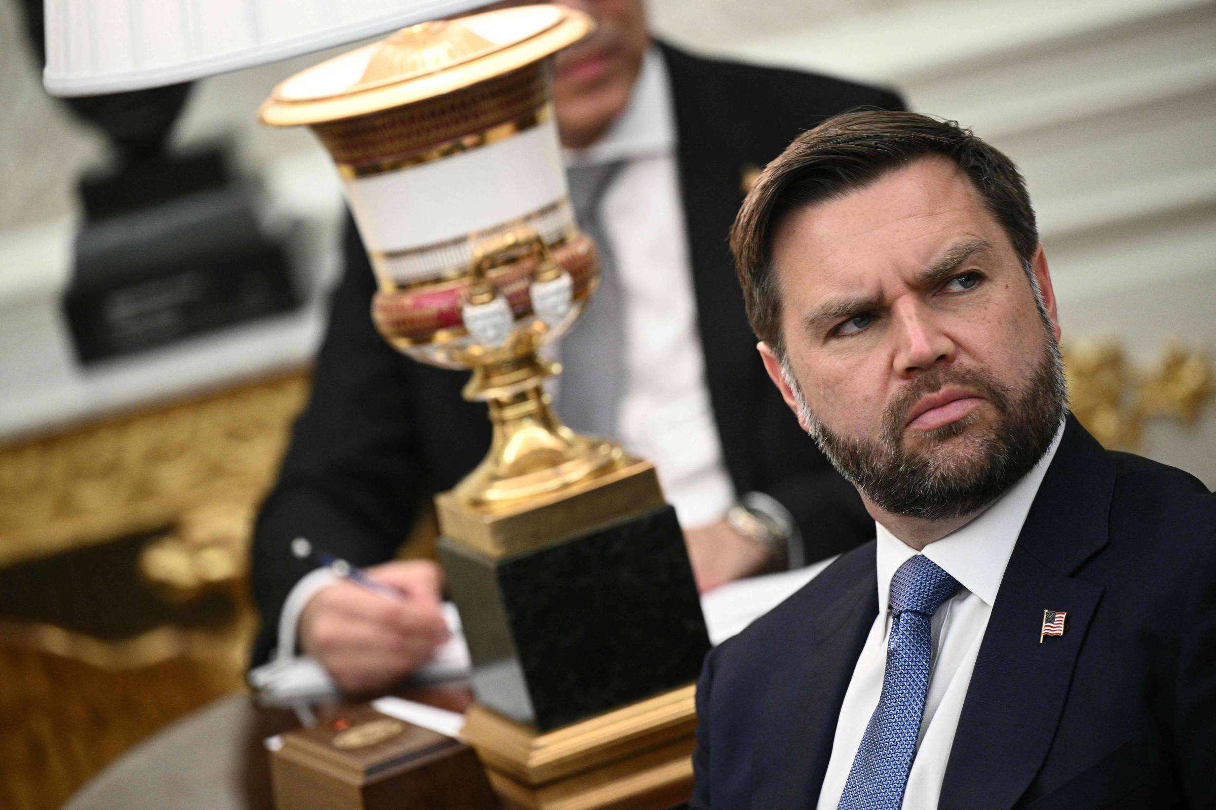 Justiça condena J. D. Vance, não o vice de Trump, por ameaças a seu 'homônimo'