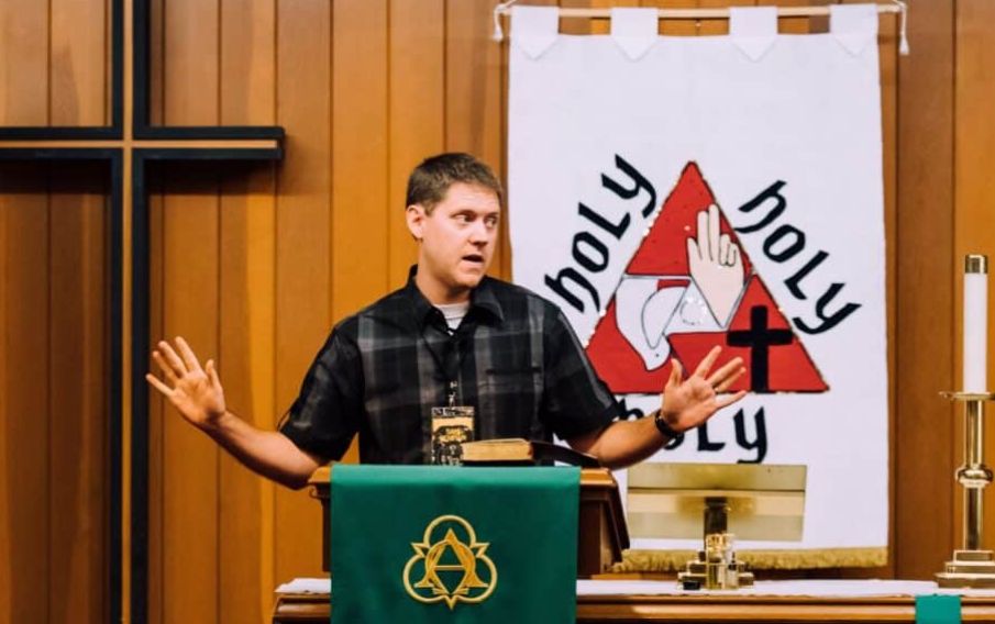 Pastor confessa adultério e renuncia ao cargo: ‘Vergonha do meu pecado’