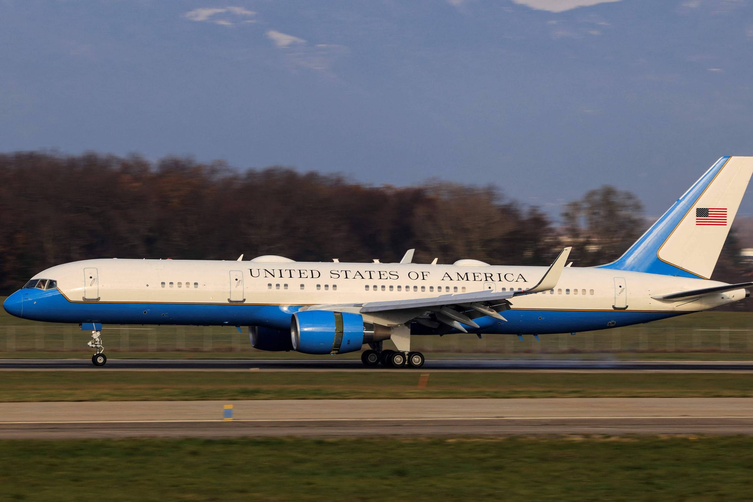 Linha-dura da Rússia ataca plano de Trump; EUA e Ucrânia se reúnem