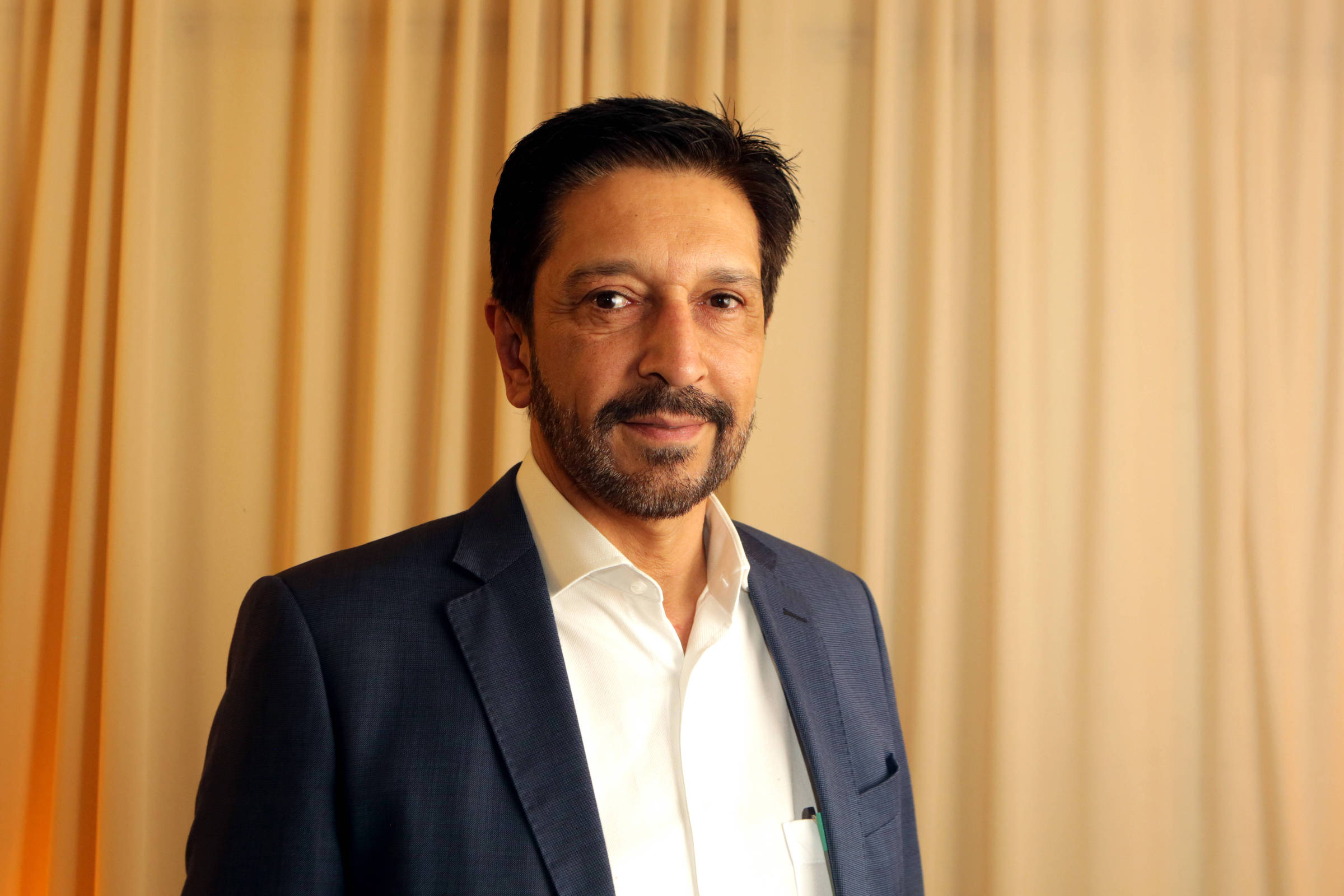 Ricardo Nunes e presidente da Enel se cumprimentam apesar de embate na Justiça