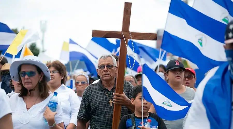 Família pastoral deixa Nicarágua após perseguição religiosa brutal do governo