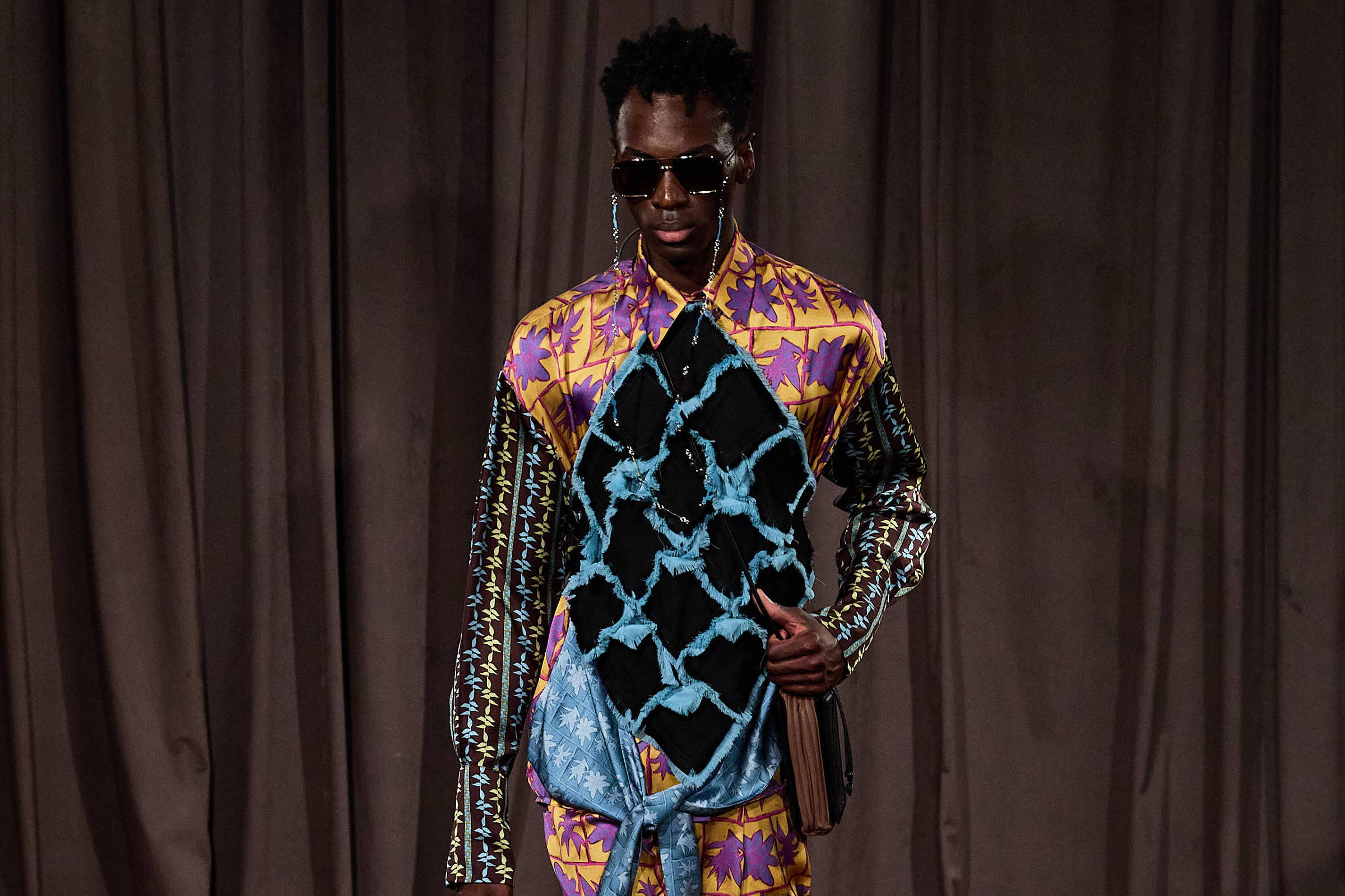 Misci e Isay Weinfeld transformam o Cine Marabá em passarela de moda