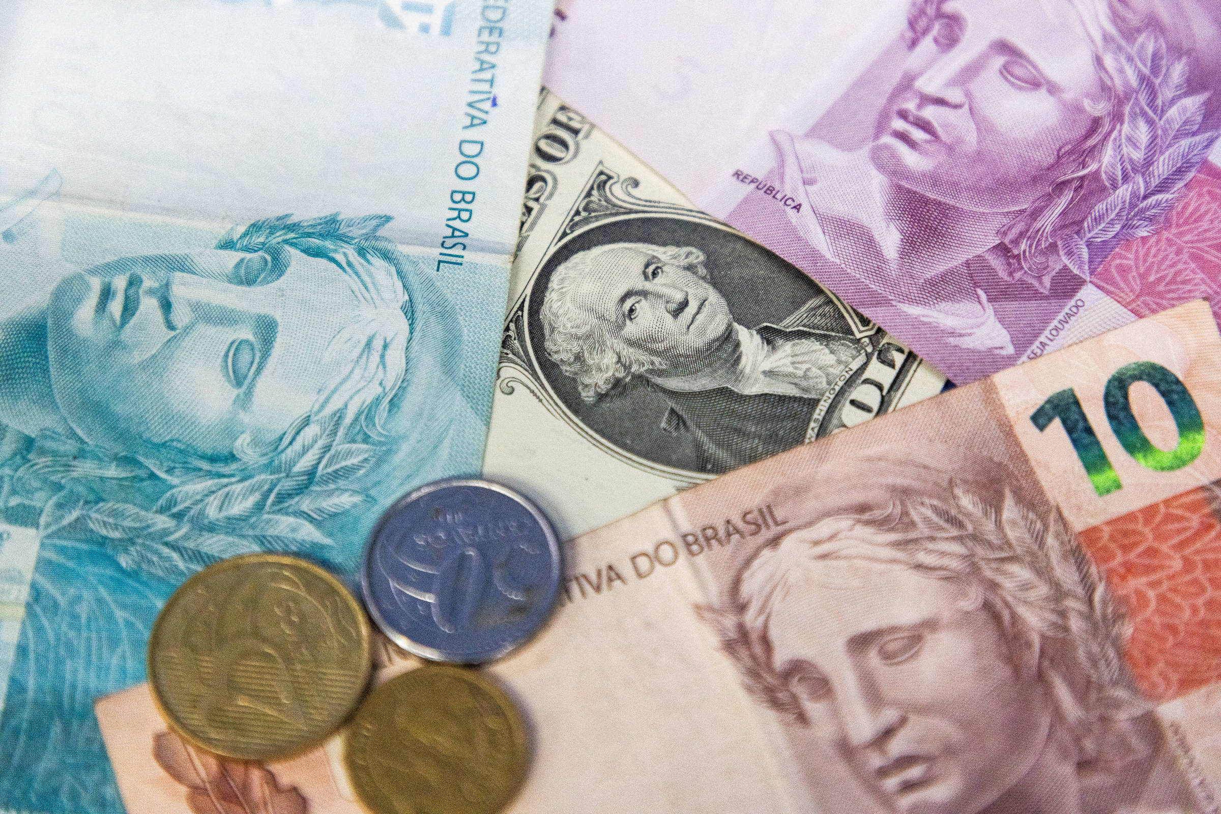 Veja como usar o 13º salário para quitar seu imóvel