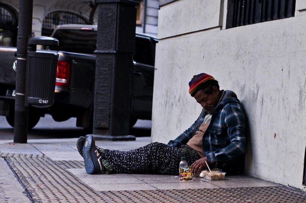 Falência das políticas públicas? População em situação de rua passa de 358 mil no país