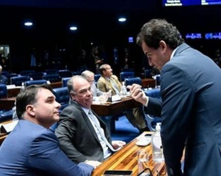 Fábio celebra Flávio Bolsonaro para presidência, mas defende união da direita