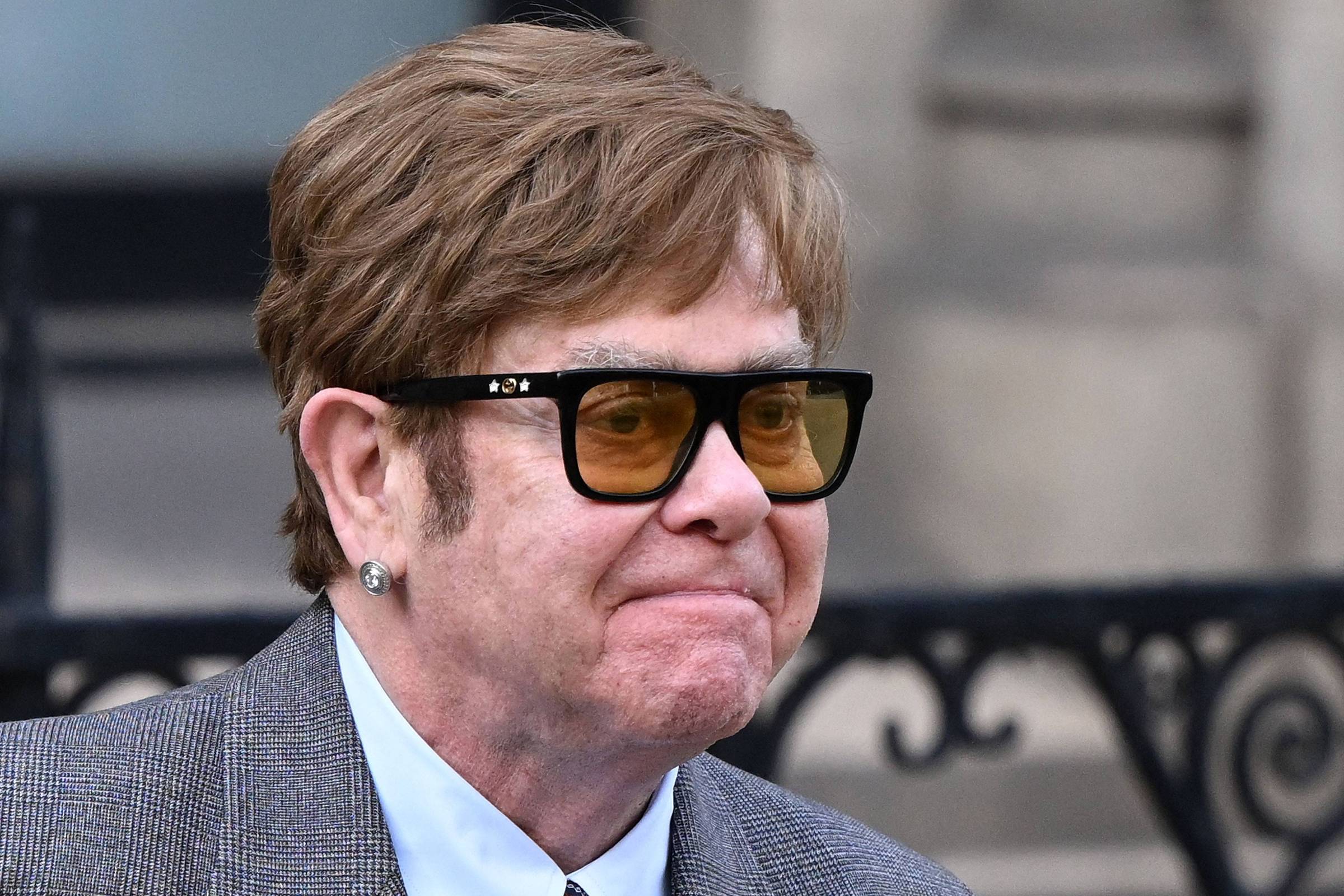 Elton John afirma que a sua perda de visão se agravou nos últimos meses