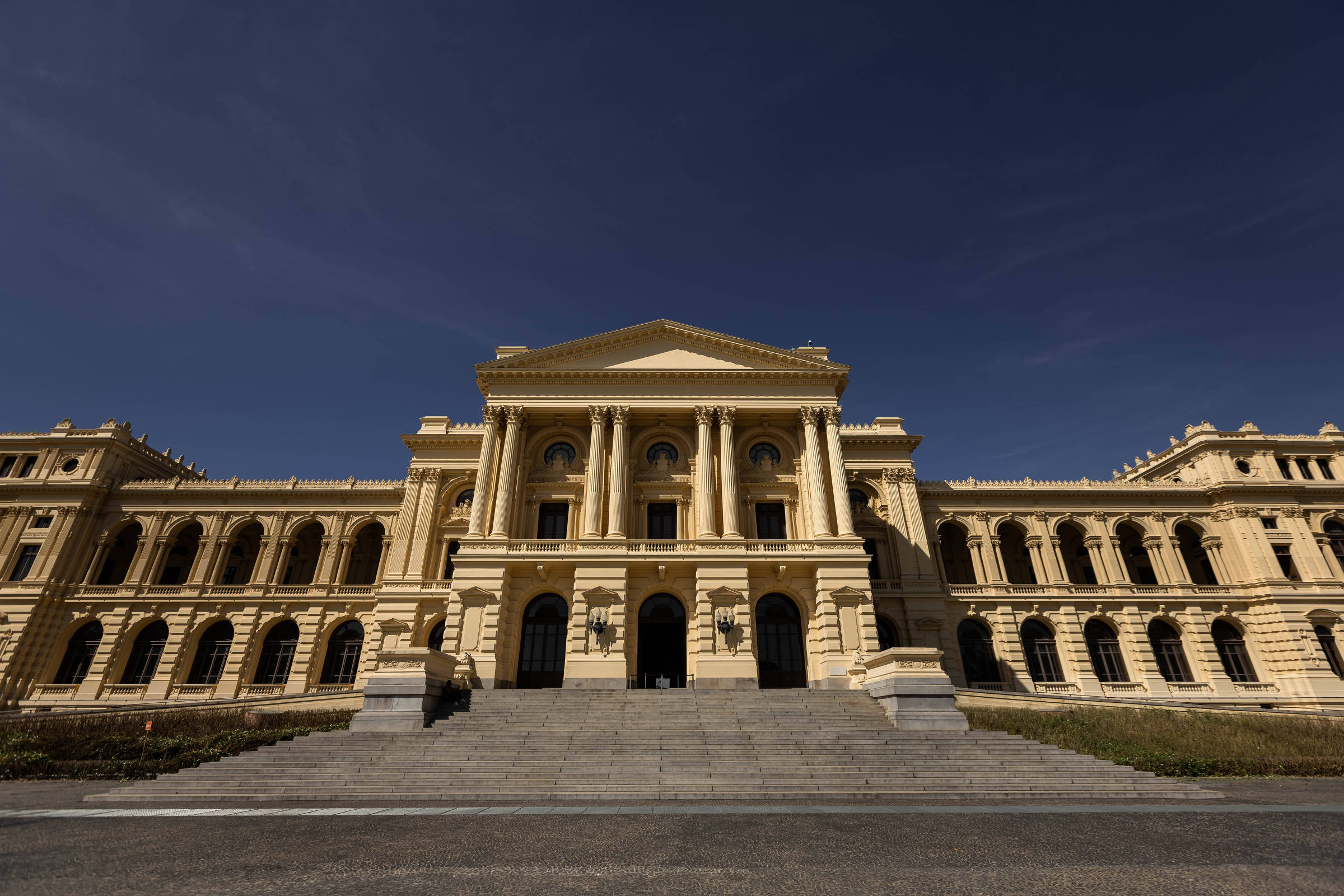 Professor doa maior biblioteca privada de estudos afro-brasileiros ao Museu Ipiranga