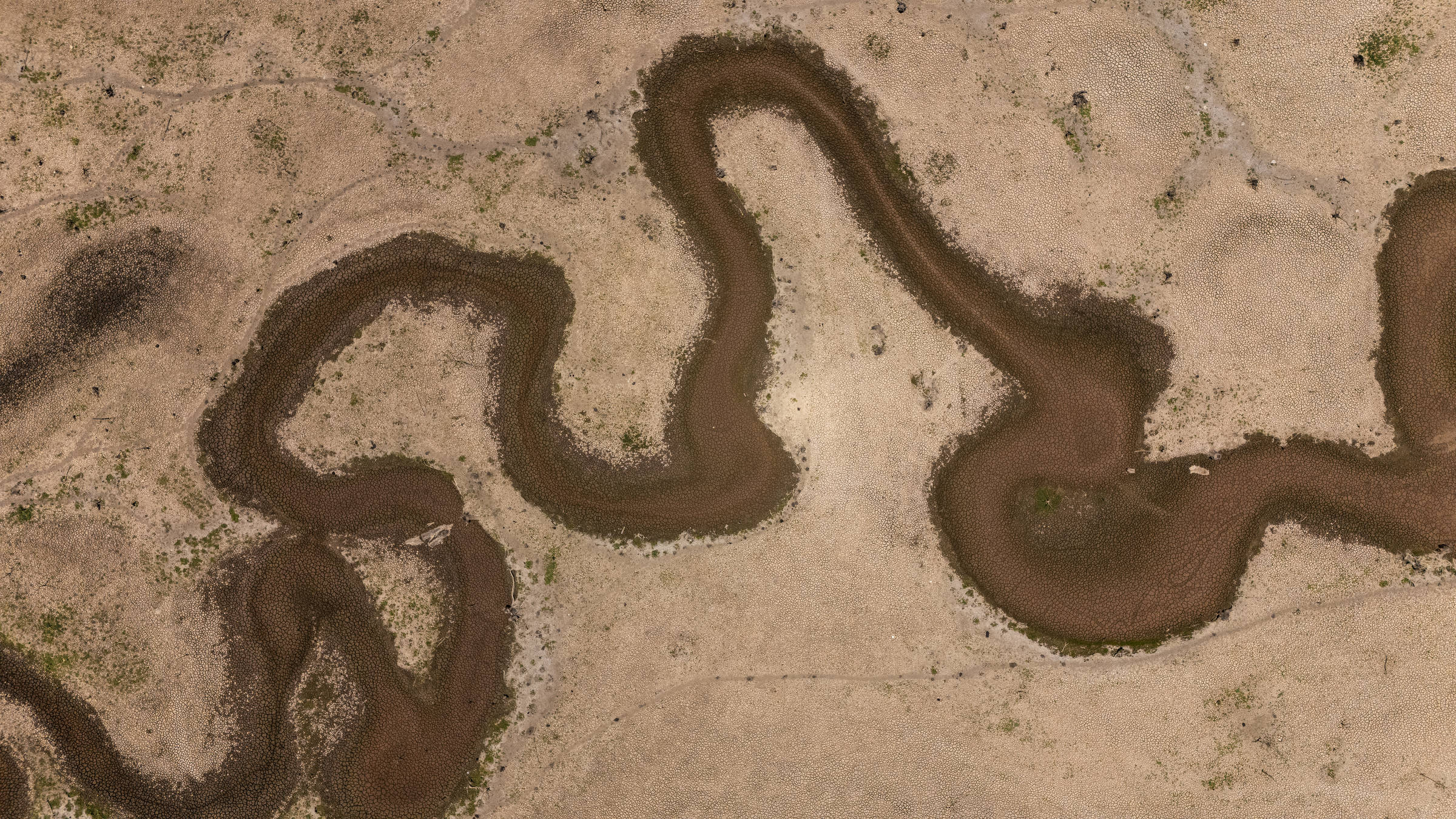 Maior reservatório do Cantareira tem áreas secas e 17,6% de volume armazenado