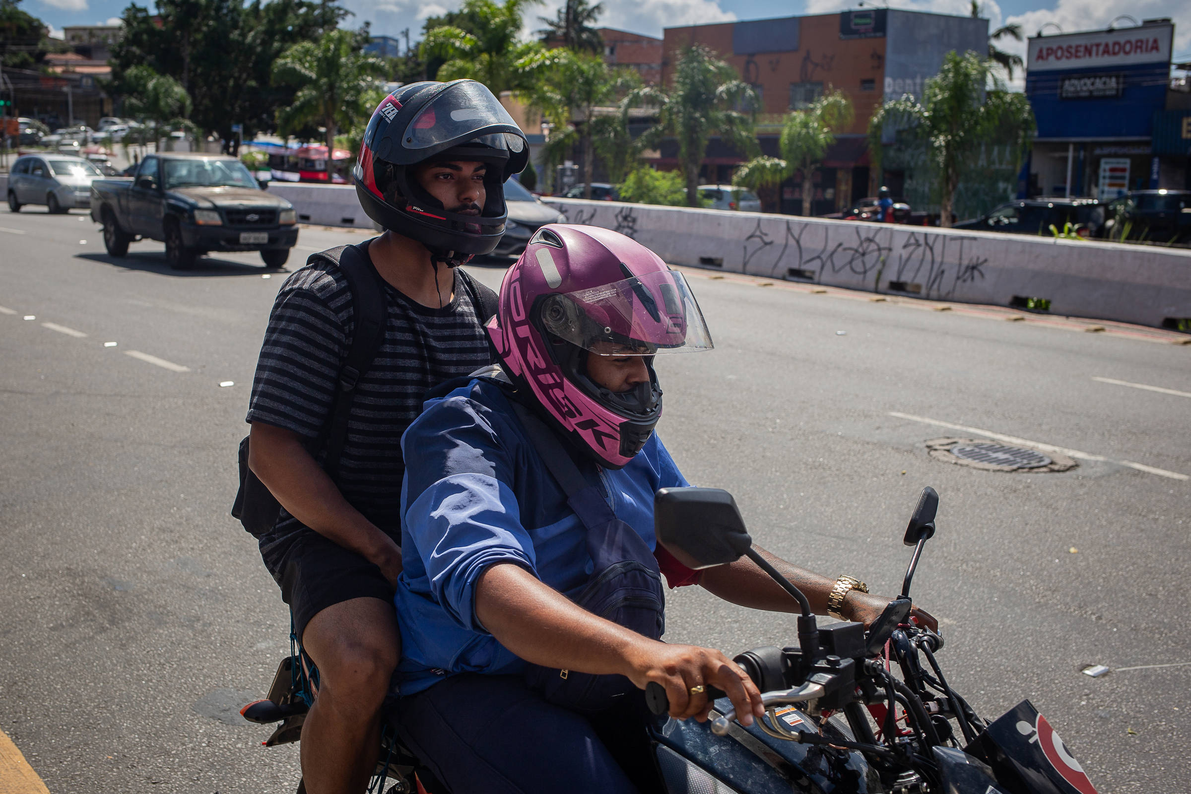 Gestão Nunes trava credenciamento de moto em guerra com Uber e 99