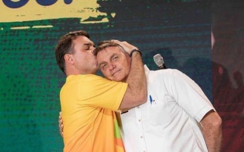 Flávio Bolsonaro confirma que foi indicado por Jair para disputar a presidência